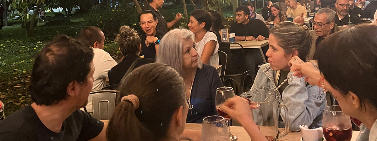 Restaurante al aire libre en Medellín rodeado de naturaleza – La Gracia al Parque