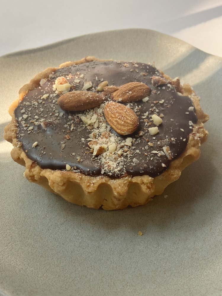 Tartaleta de chocolate, caramelo y almendras artesanal La Gracia