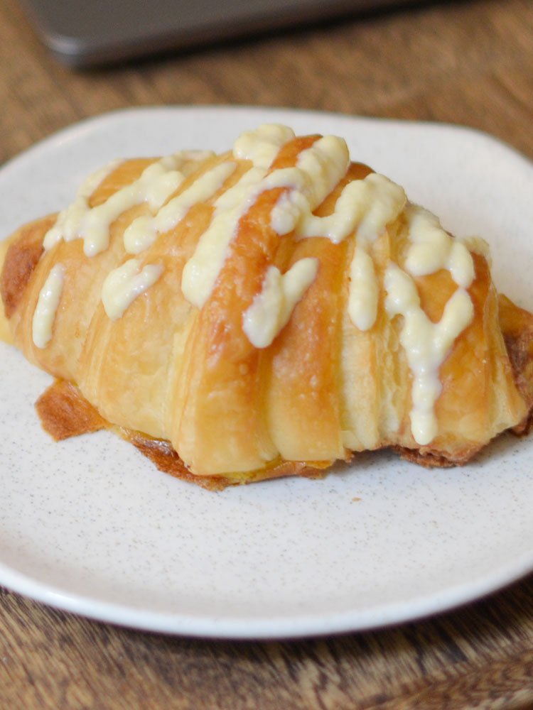 Croissant de canela con crema de queso La Gracia