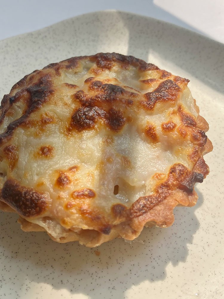 Tartaleta de tocineta y cebolla caramelizada artesanal La Gracia